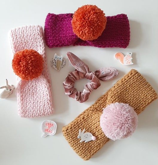 KNITTED POM POM HEADBAND - FREE PATTERN