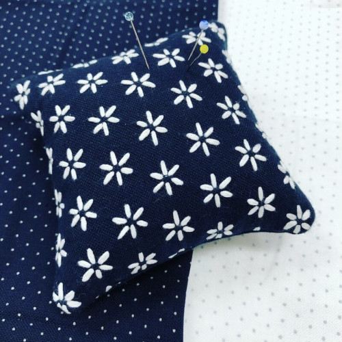 sashiko sampler dotted grid for hitomezashi navy