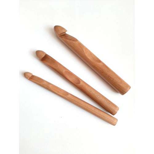 crochet hook wooden xxl 15-25 mm